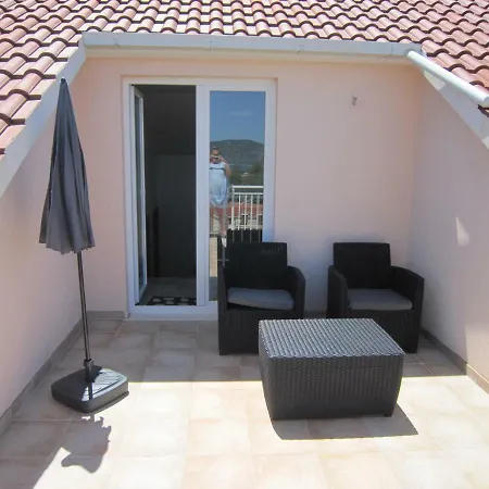 Daan Villa *