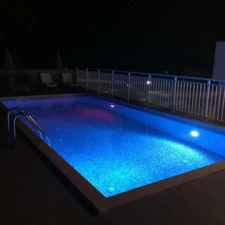 Daan Villa *
